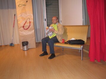 Besitos a los perros, patadas a los niños