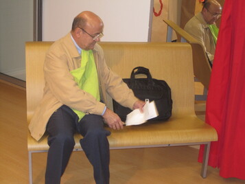 Besitos a los perros, patadas a los niños