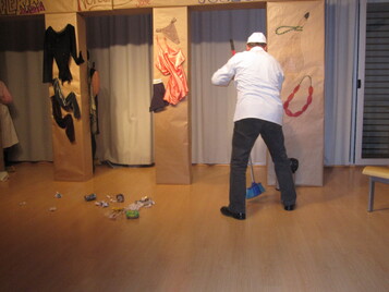 Besitos a los perros, patadas a los niños